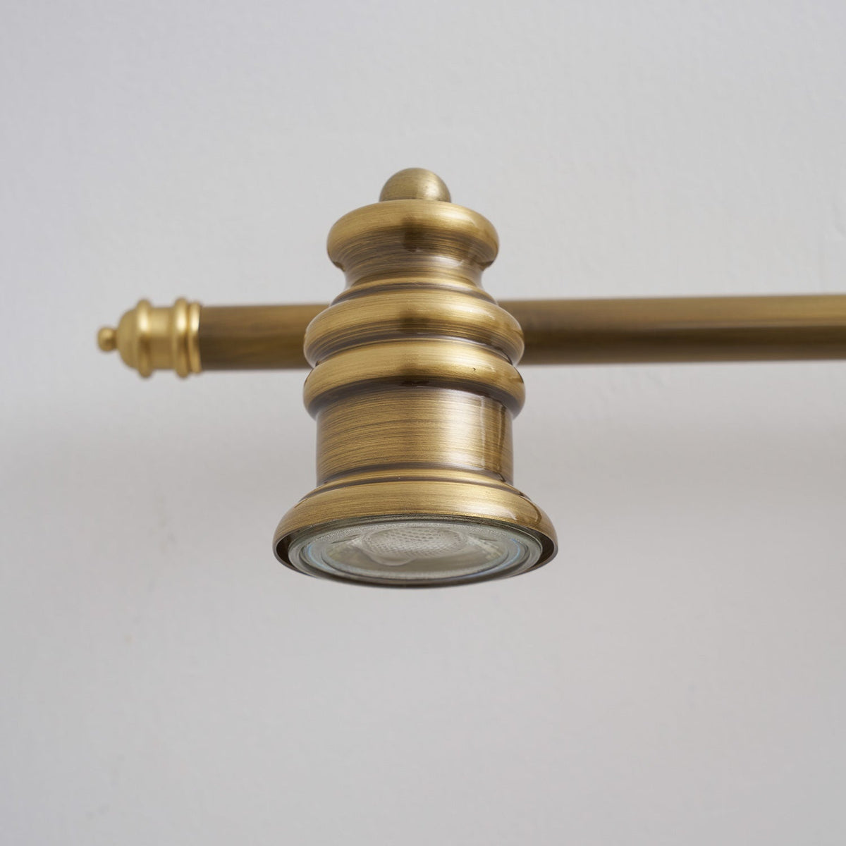 Corten aplică de perete din alamă