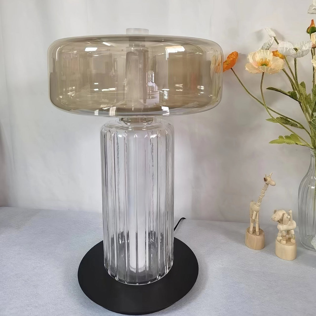 Svora lampă de masă modernă din sticlă