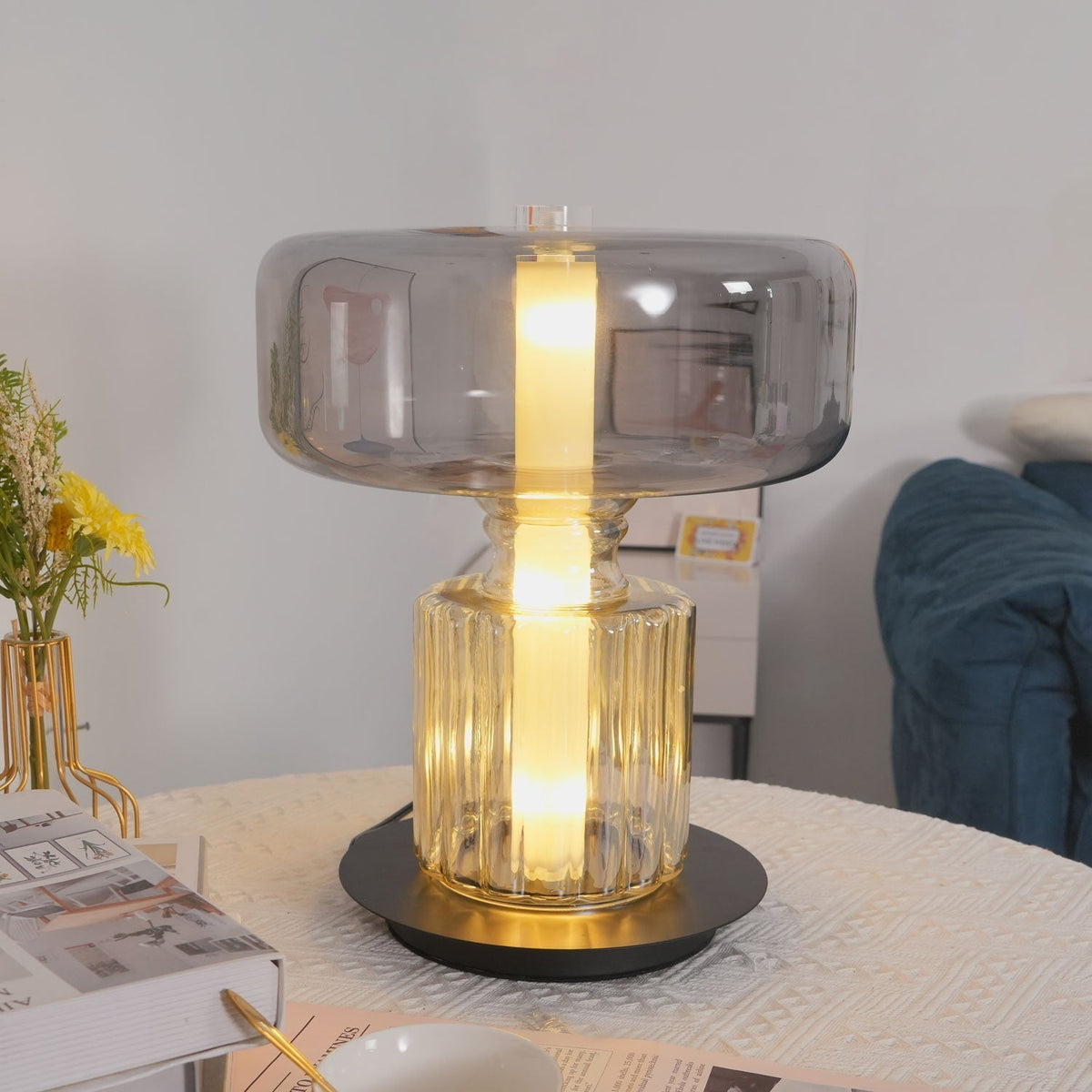 Svora lampă de masă modernă din sticlă