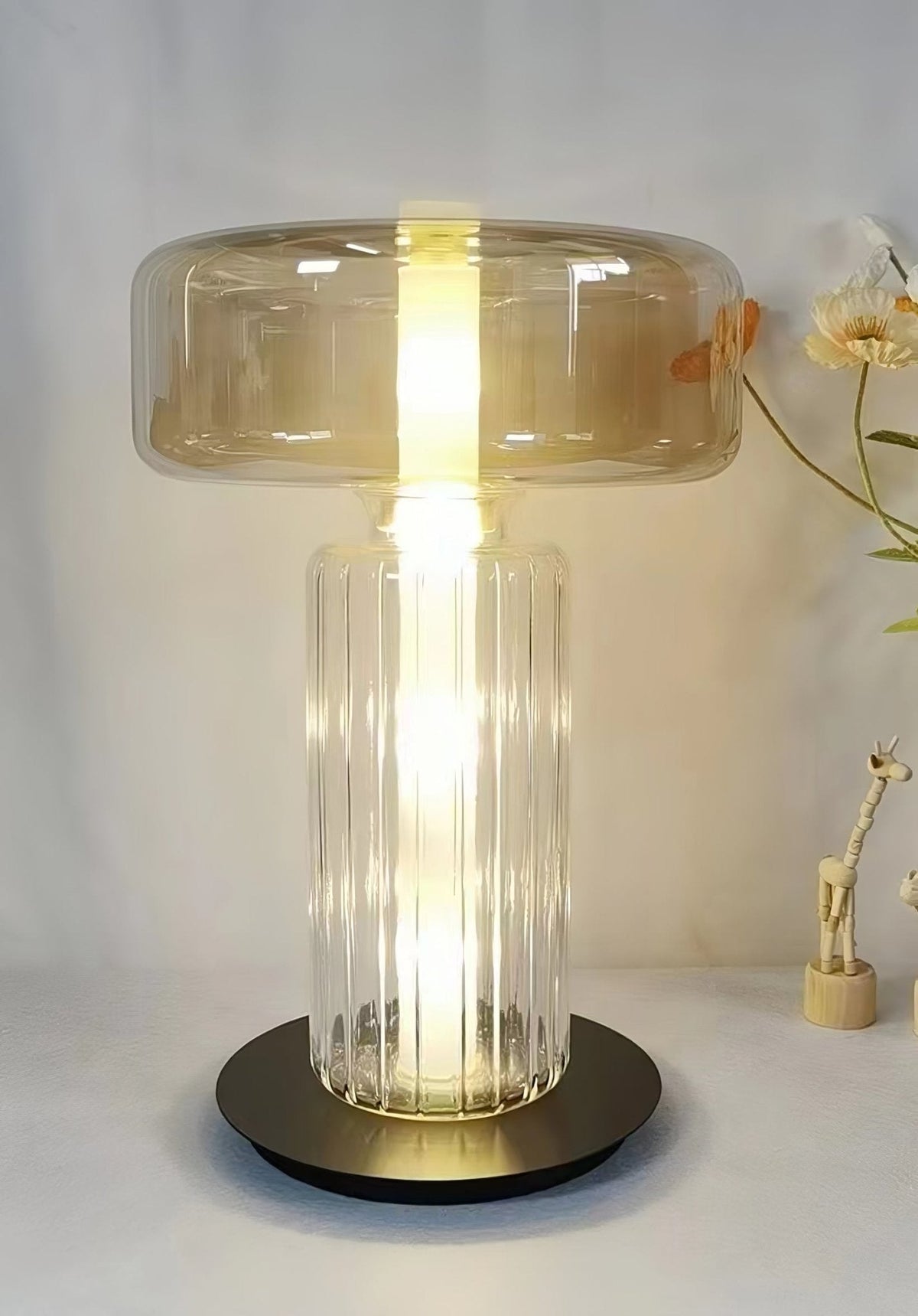 Svora lampă de masă modernă din sticlă