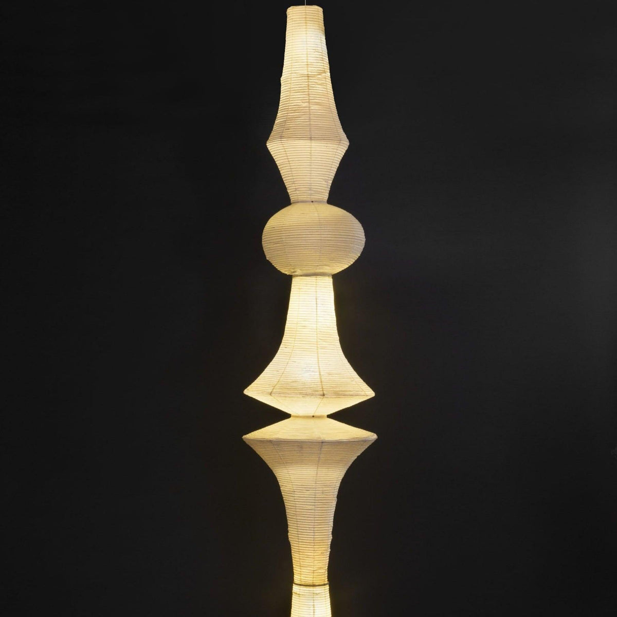 Faye lampă suspendată din hârtie, sculpturală, verticală