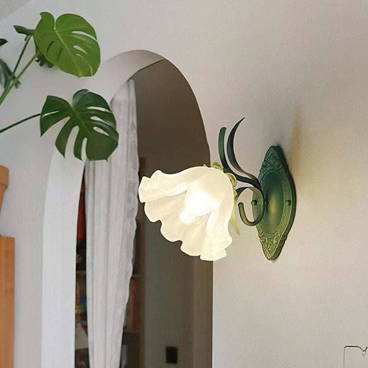 Aplică de perete Vintage cu Abajur Floral din sticlă pentru dormitor și living