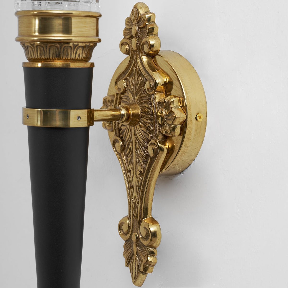 Rosalinda Torch aplică de perete
