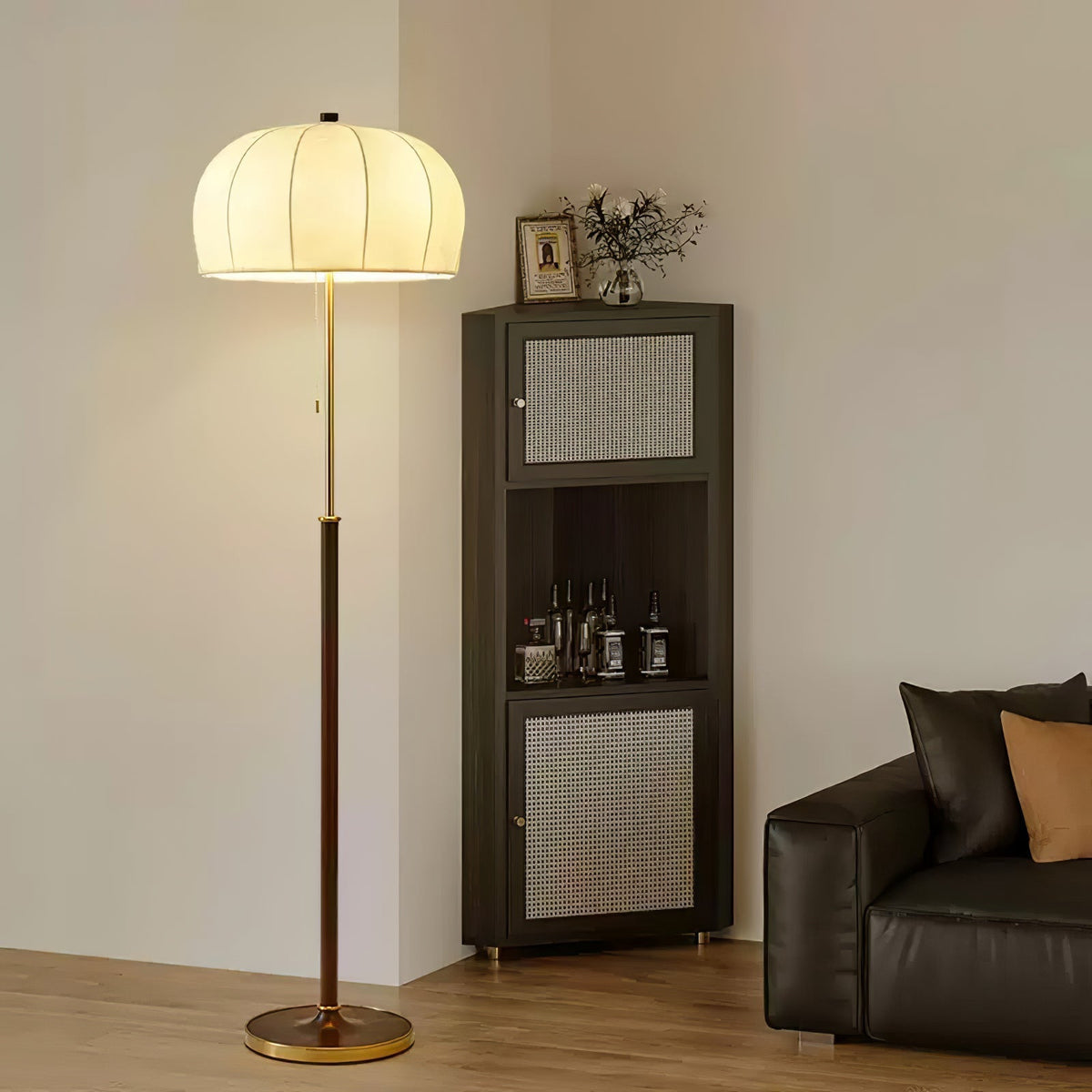 Cularo lampadar din lemn cu abajur textil