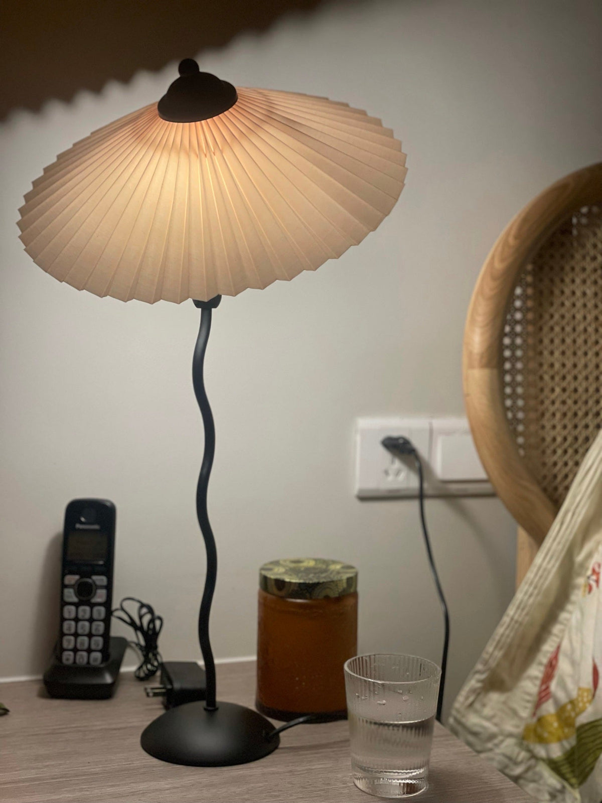 Vioro lampă de masă cu abajur textil
