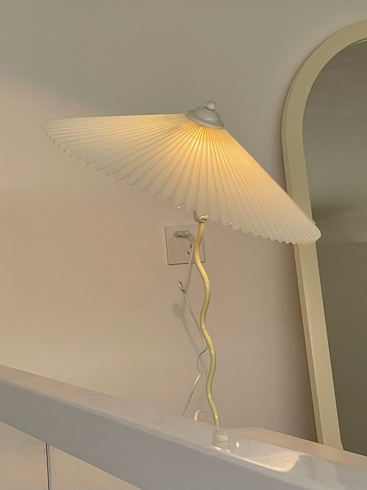 Vioro lampă de masă cu abajur textil