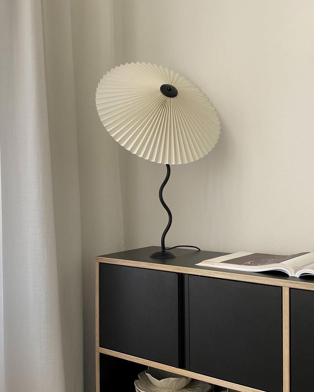 Vioro lampă de masă cu abajur textil