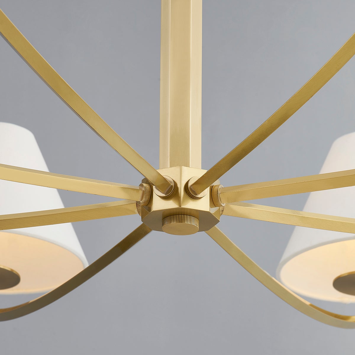 Linenena candelabru cu abajur textil