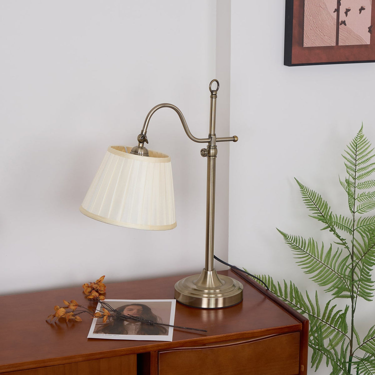 Avenuora lampă de masă vintage