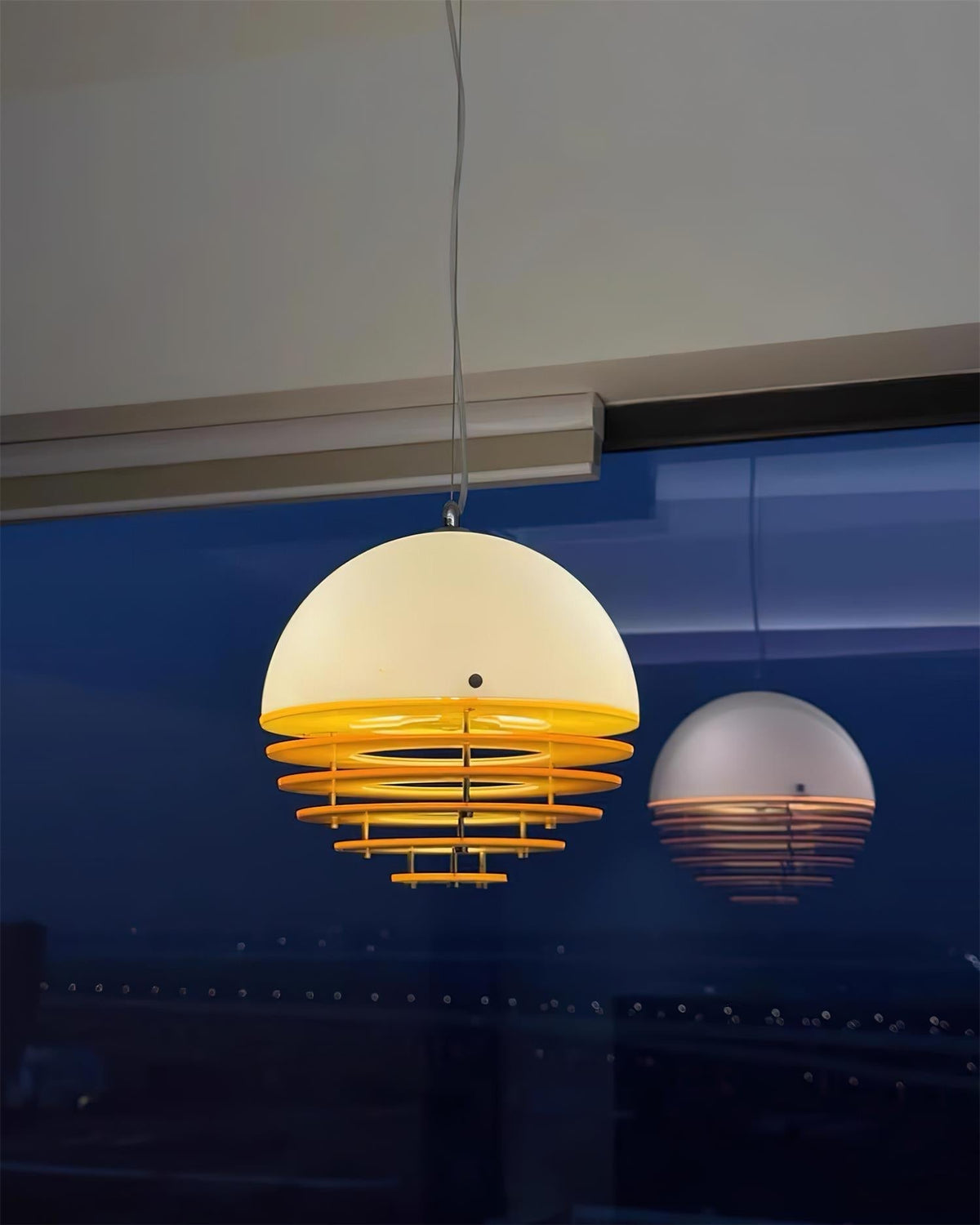Lampă suspendată modernă cu abajur stratificat și lumină difuză, pentru sufragerie