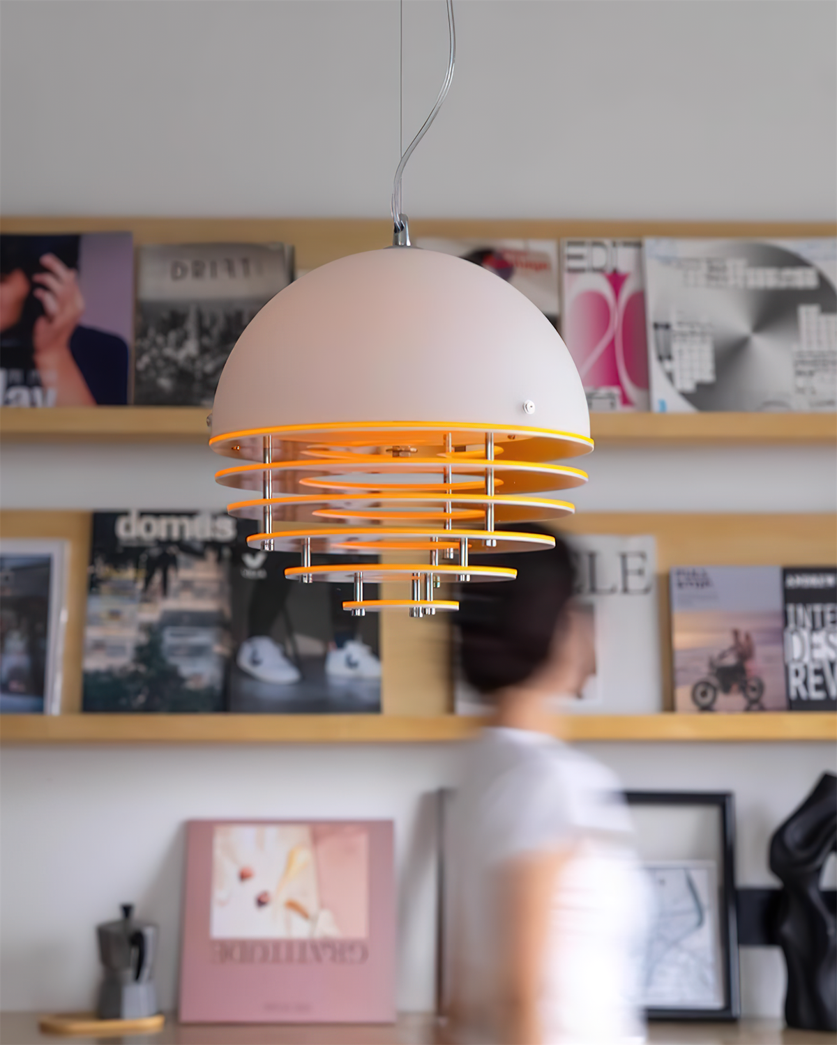 Lampă suspendată modernă cu abajur stratificat și lumină difuză, pentru sufragerie