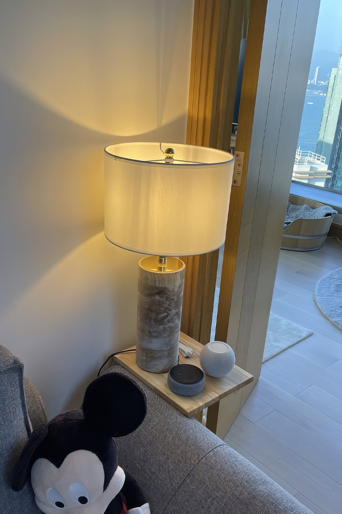 Orelaelia lampă de masă