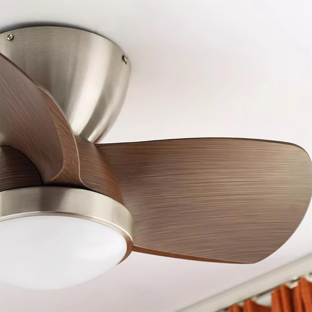 Lioraleria ventilator de tavan cu lumină