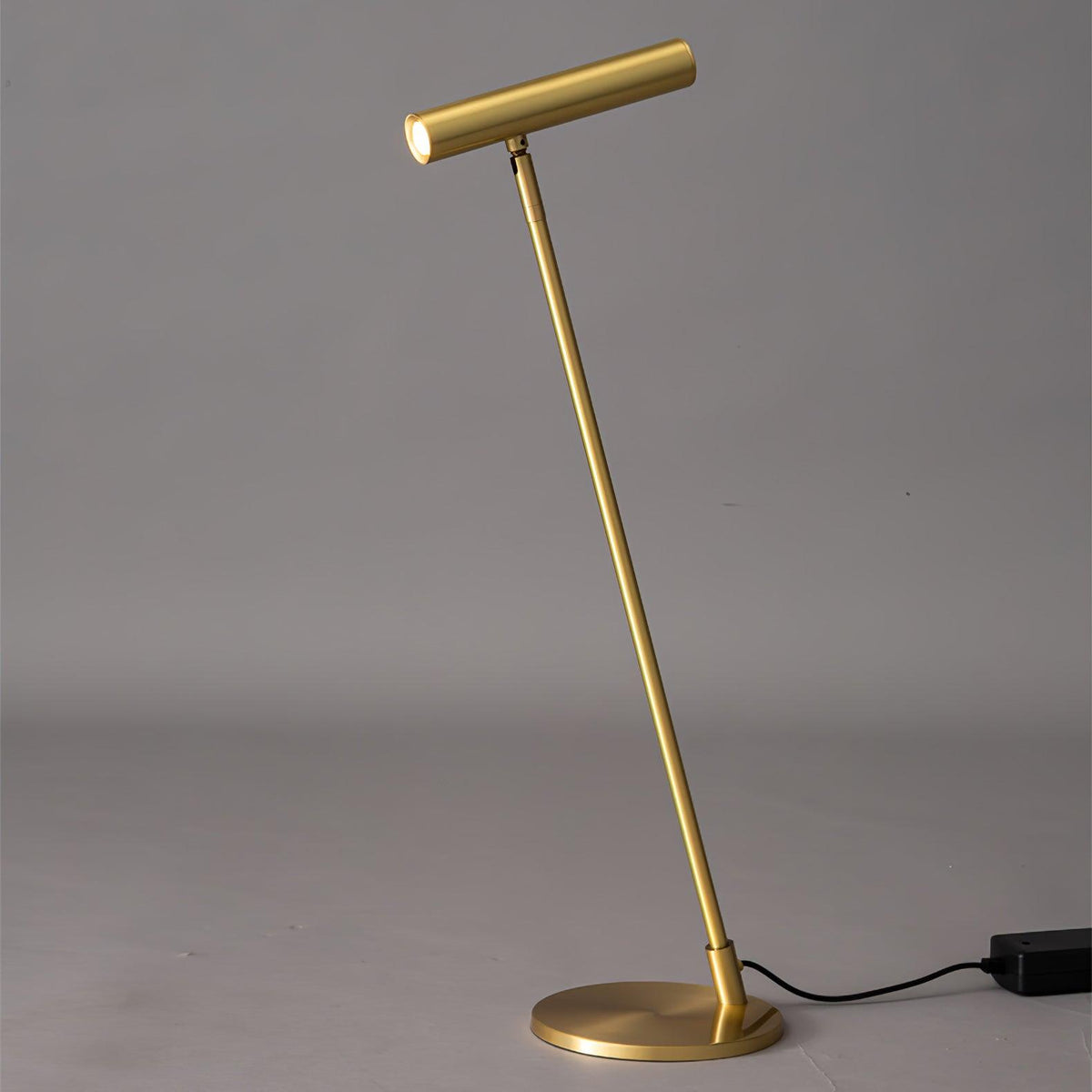 Anor lampă de masă minimalistă