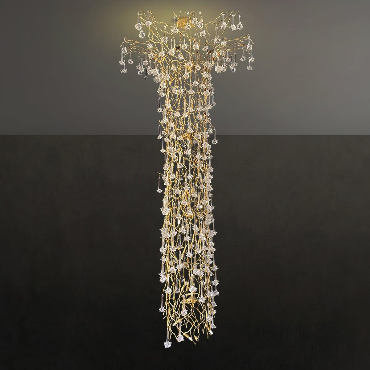 Abeleisa candelabru din ramuri de copac, alamă și cristal