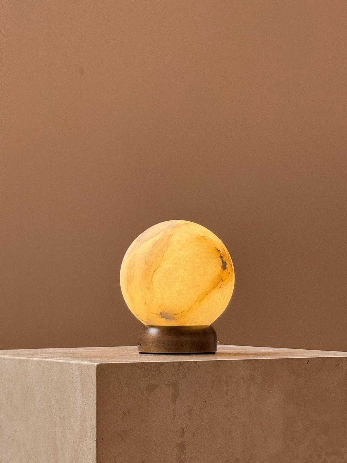 Trevi Orb lampă de masă portabilă (reîncărcabilă)