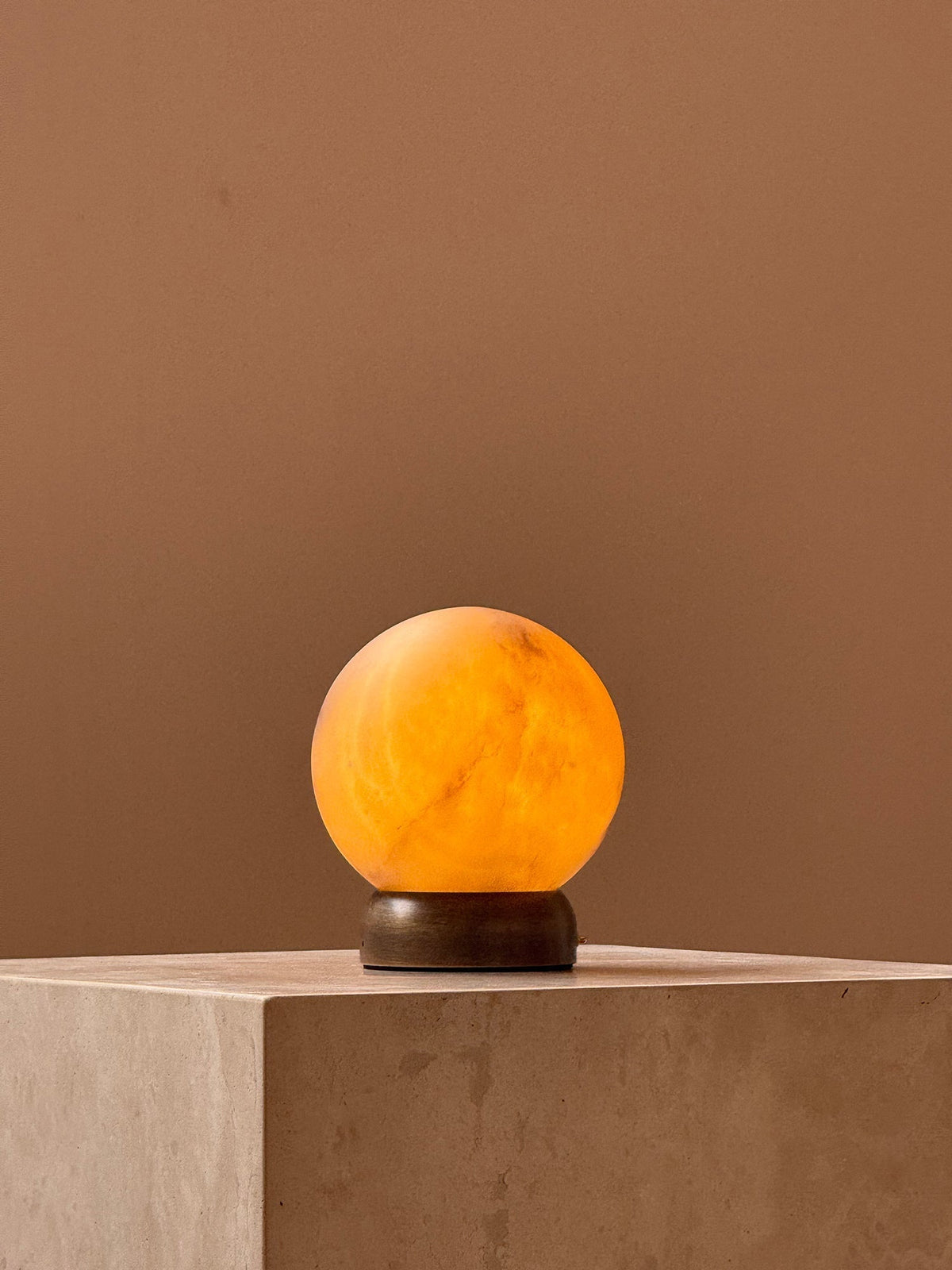 Trevi Orb lampă de masă portabilă (reîncărcabilă)