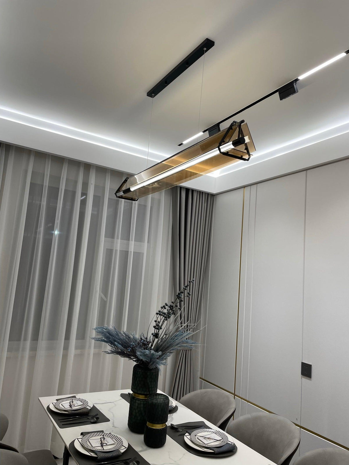 Carven lampă suspendată minimalistă din sticlă