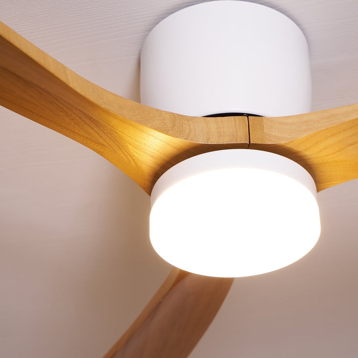 Miroise ventilator de tavan cu lumină