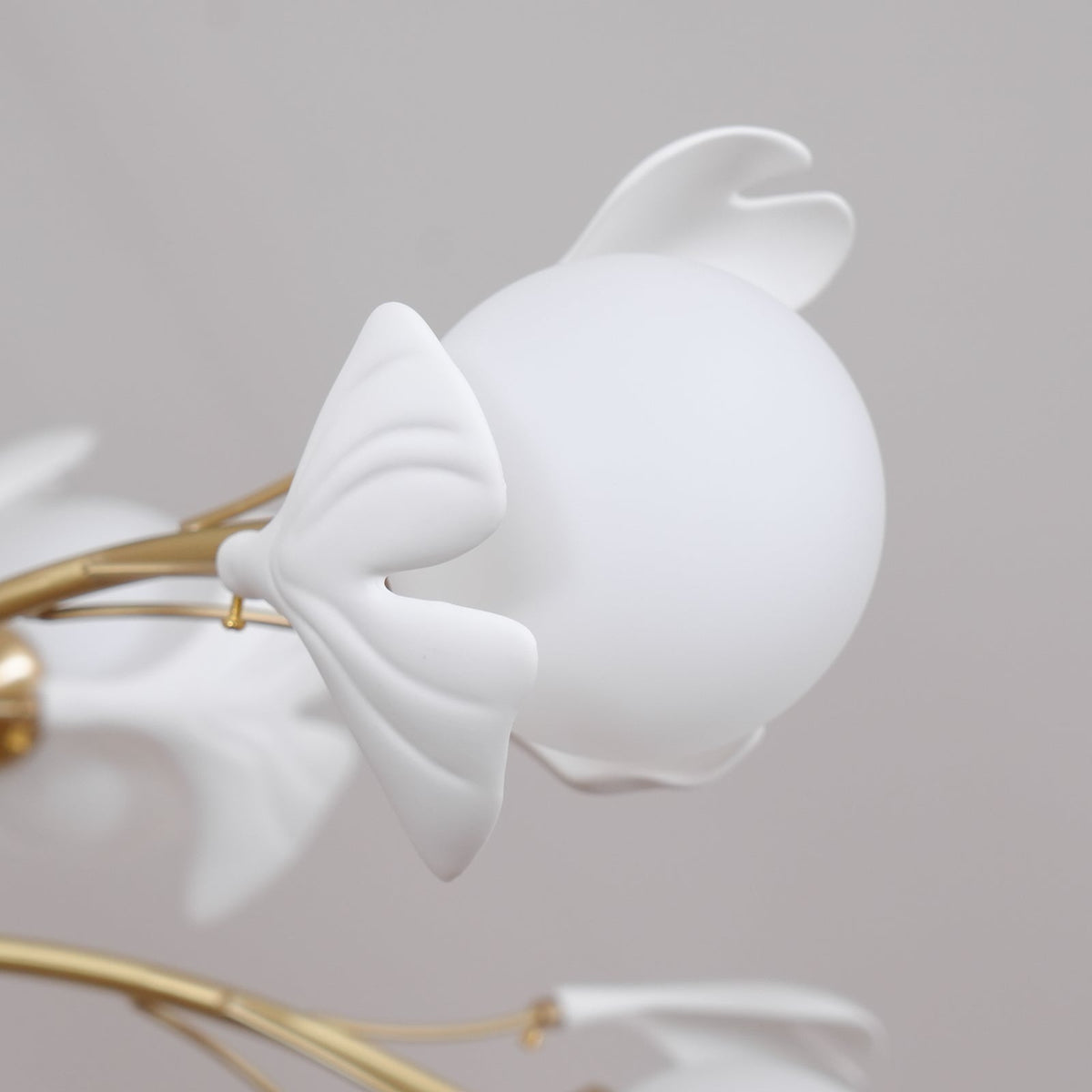 Ginkgo candelabru cu globuri din sticlă mată