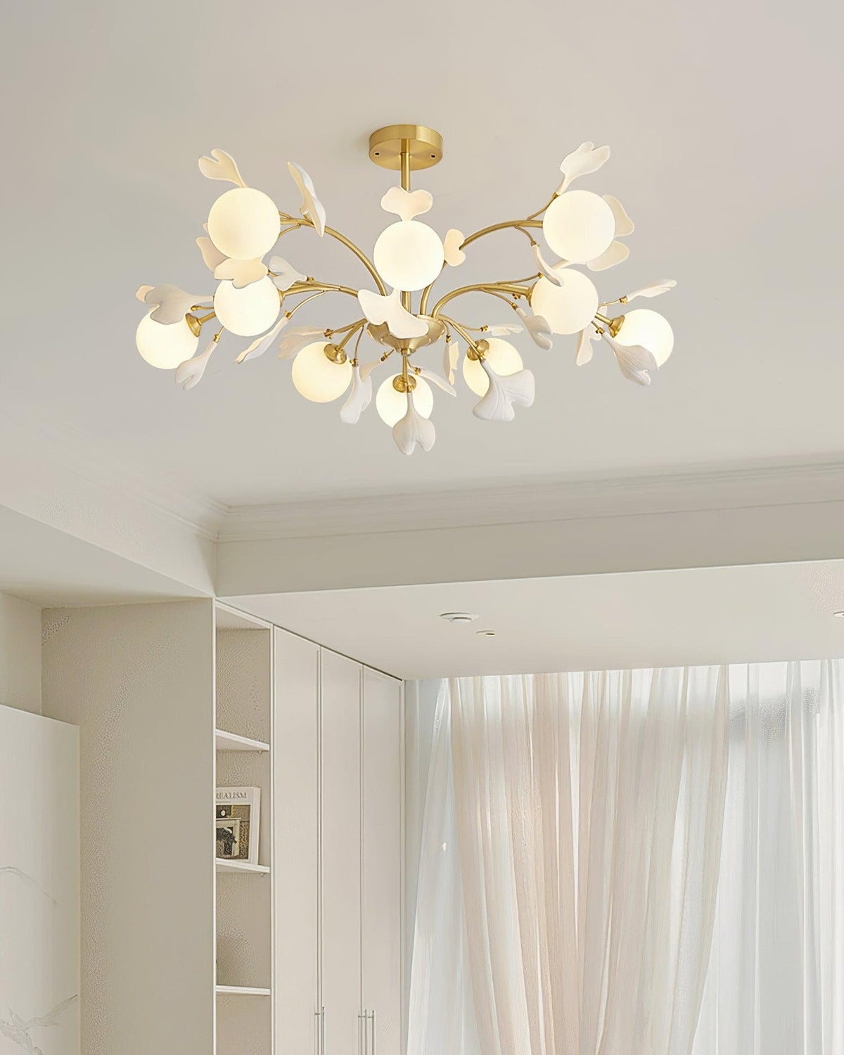 Ginkgo candelabru cu globuri din sticlă mată