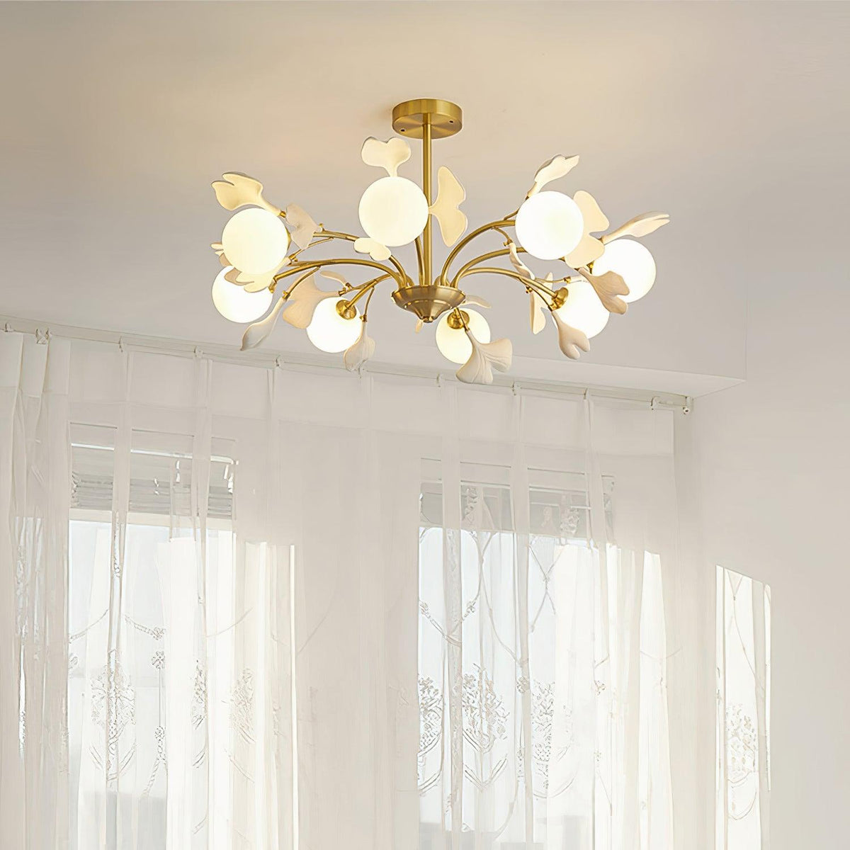 Ginkgo candelabru cu globuri din sticlă mată