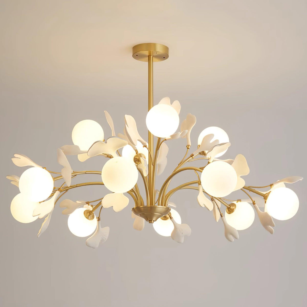 Ginkgo candelabru cu globuri din sticlă mată
