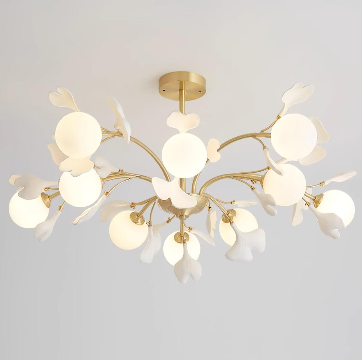 Ginkgo candelabru cu globuri din sticlă mată
