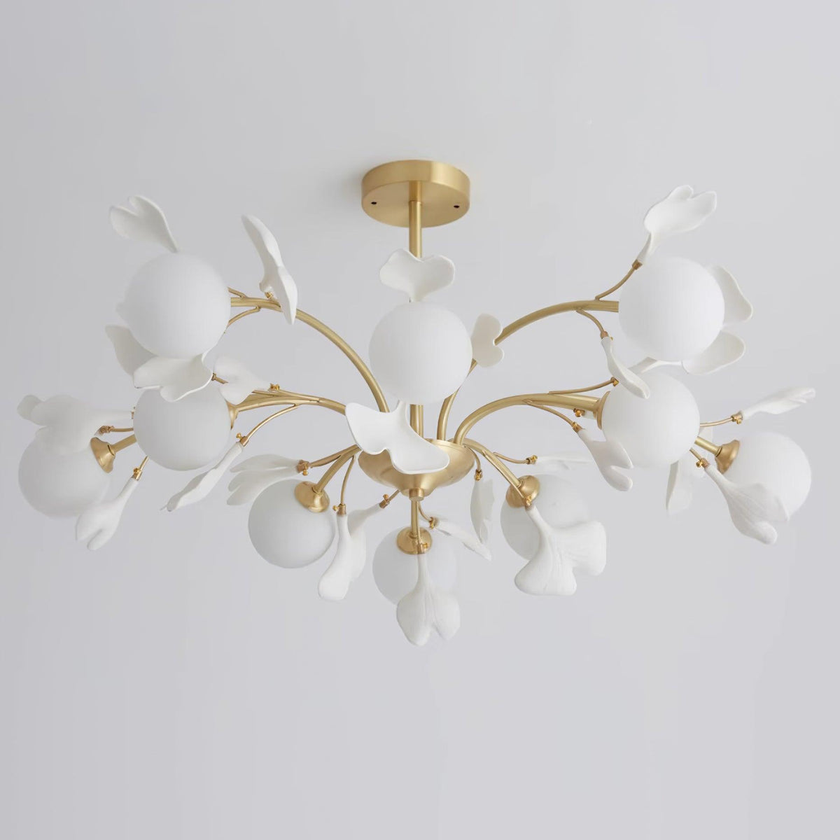 Ginkgo candelabru cu globuri din sticlă mată
