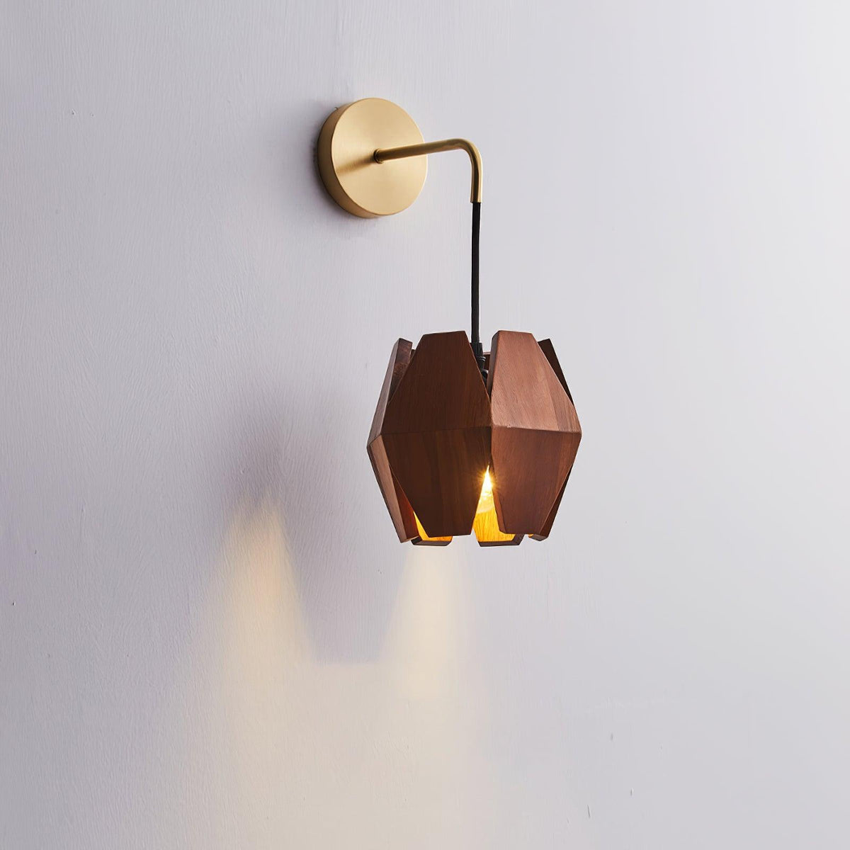 Aplică de perete Geometrică din lemn cu abajur, lumină caldă, design minimalist nordic