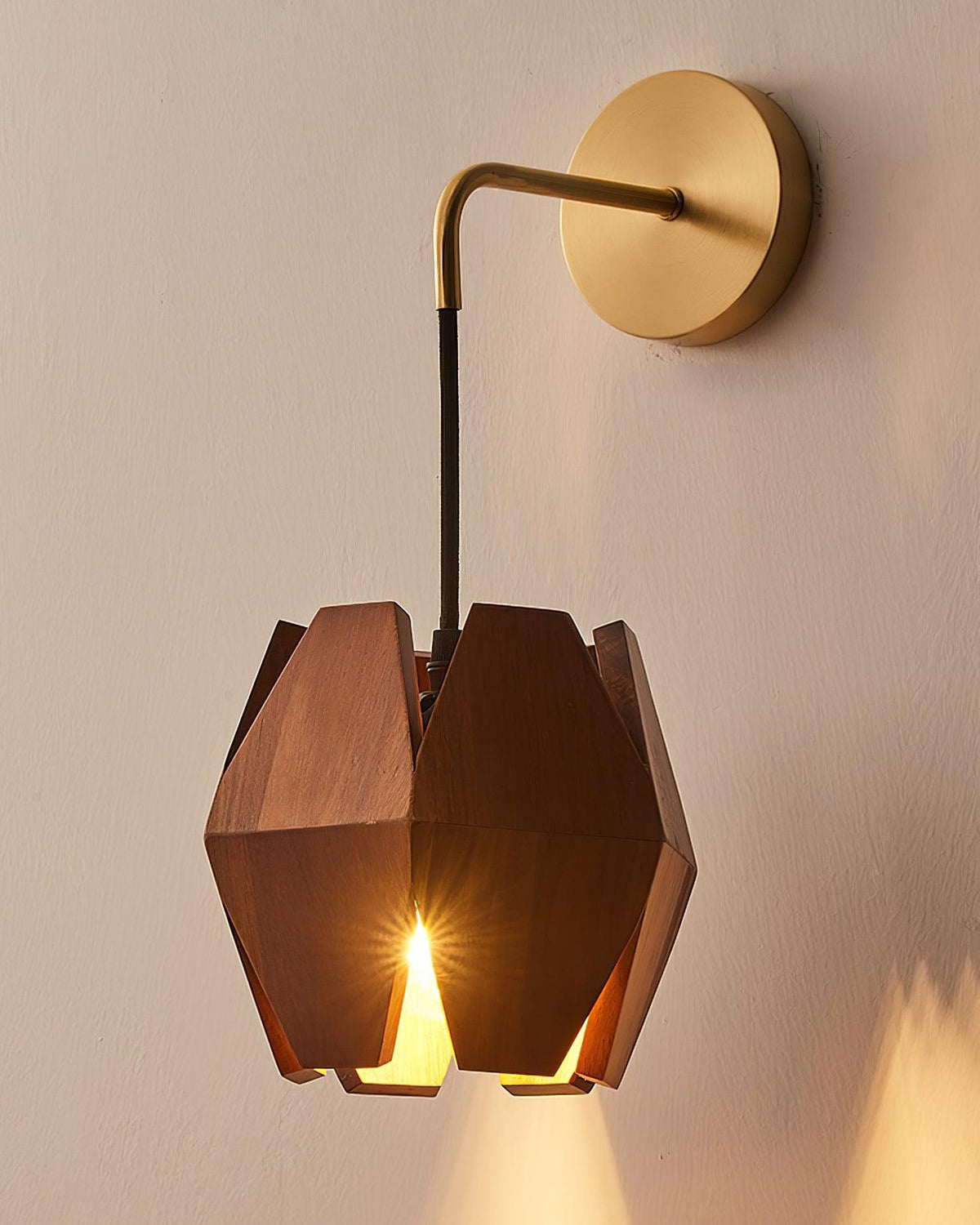 Aplică de perete Geometrică din lemn cu abajur, lumină caldă, design minimalist nordic