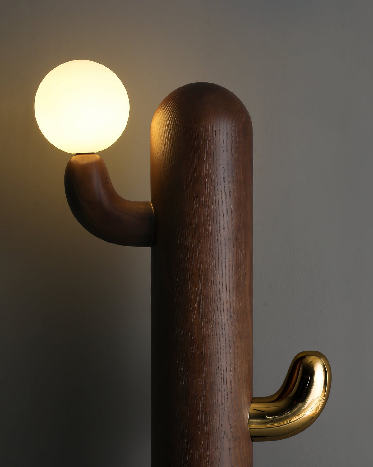Caltus lampadar