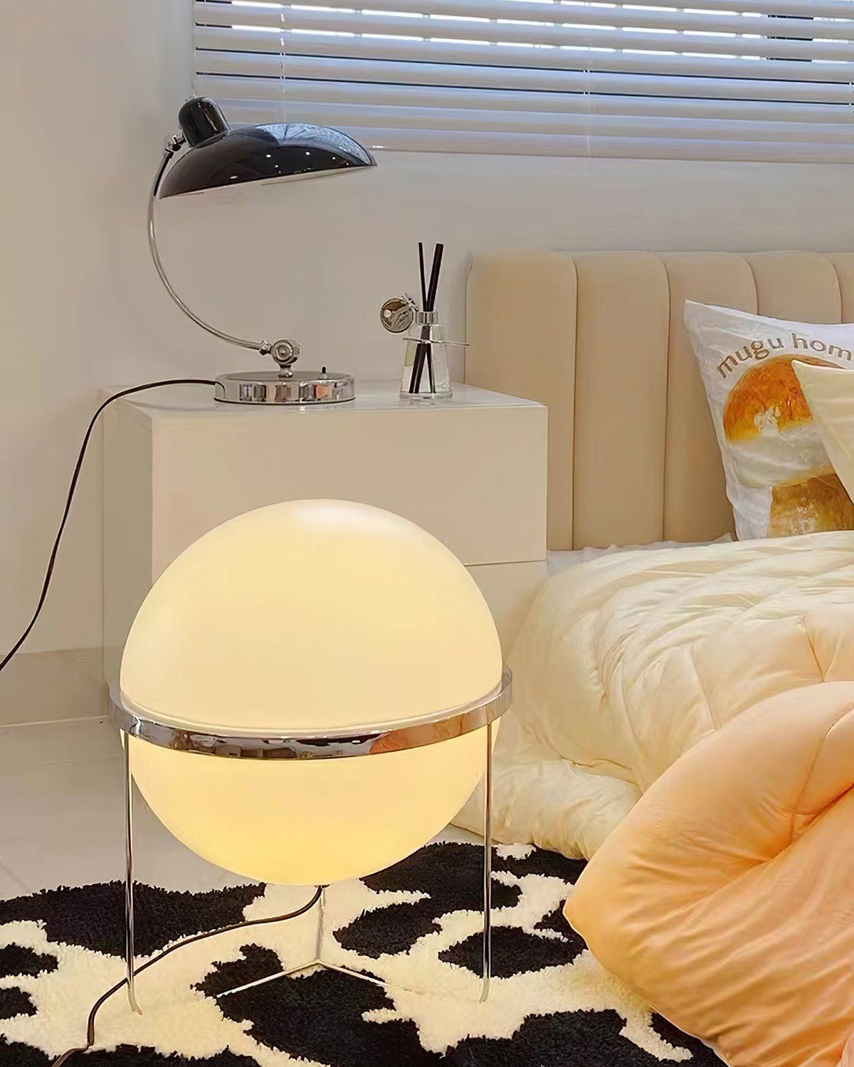 Cori lampă de masă minimalistă