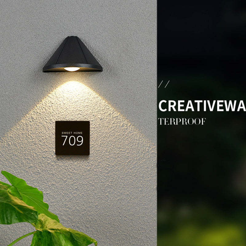 Ray aplică de perete pentru exterior neagră din metal, modernă, conică