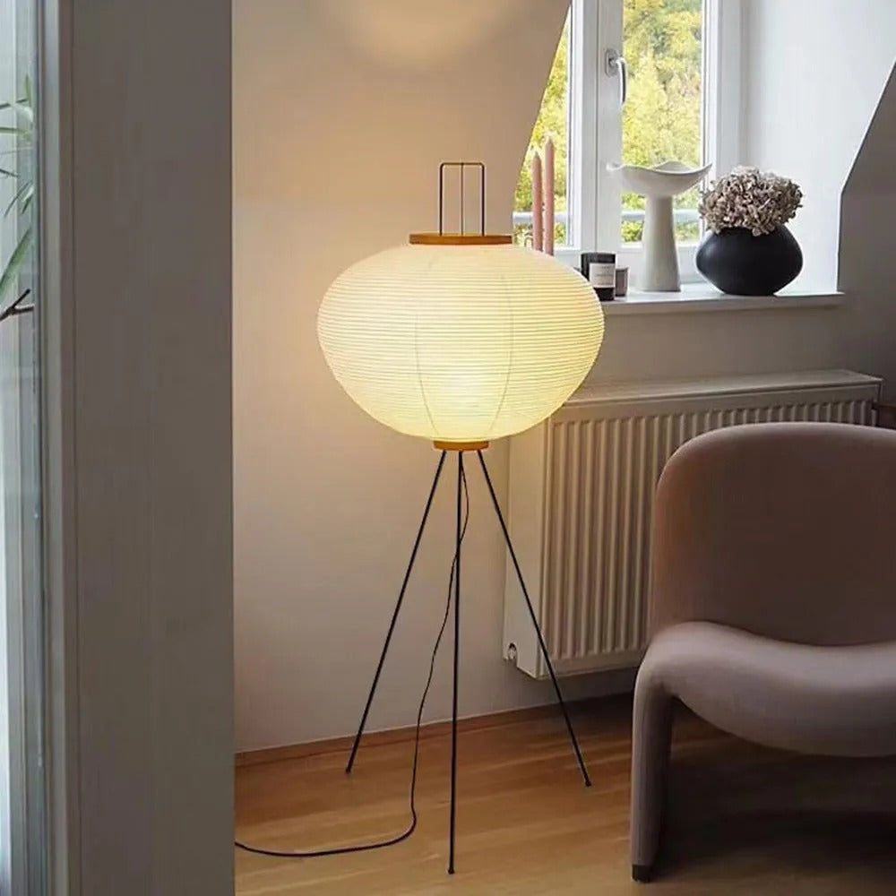 Renée lampadar alb din hârtie, minimalist, cu bază tip trepied, în formă de lanternă