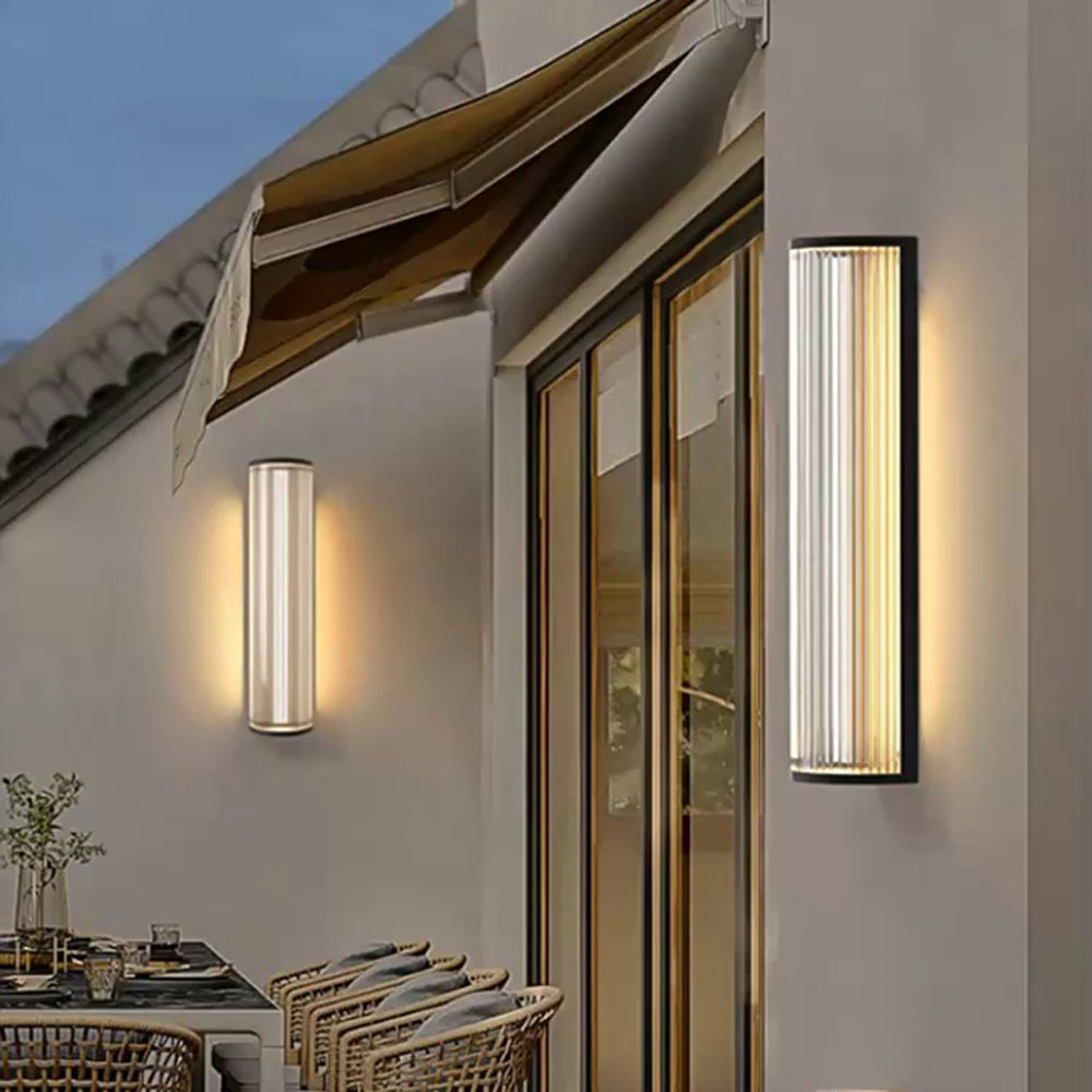 Ray aplică de perete modernă semi-cilindrică pentru exterior din metal/ acrilic, transparentă/neagră