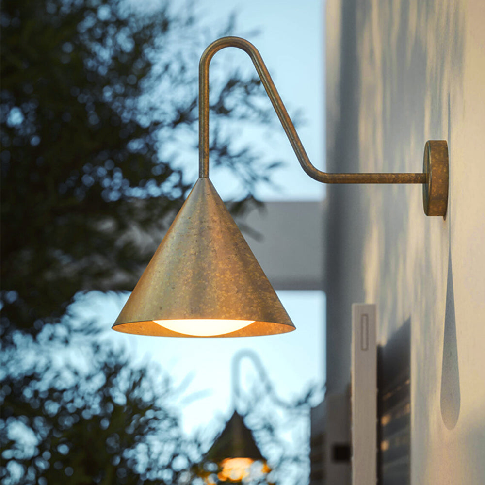 Ray aplică de perete modernă minimalistă conică din metal pentru exterior impermeabil, neagră/aurie