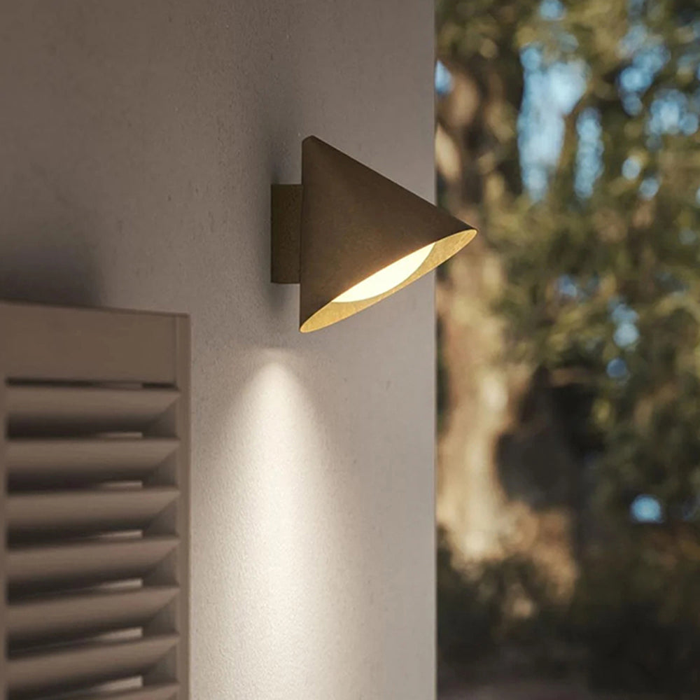 Ray aplică de perete modernă minimalistă conică din metal pentru exterior impermeabil, neagră/aurie