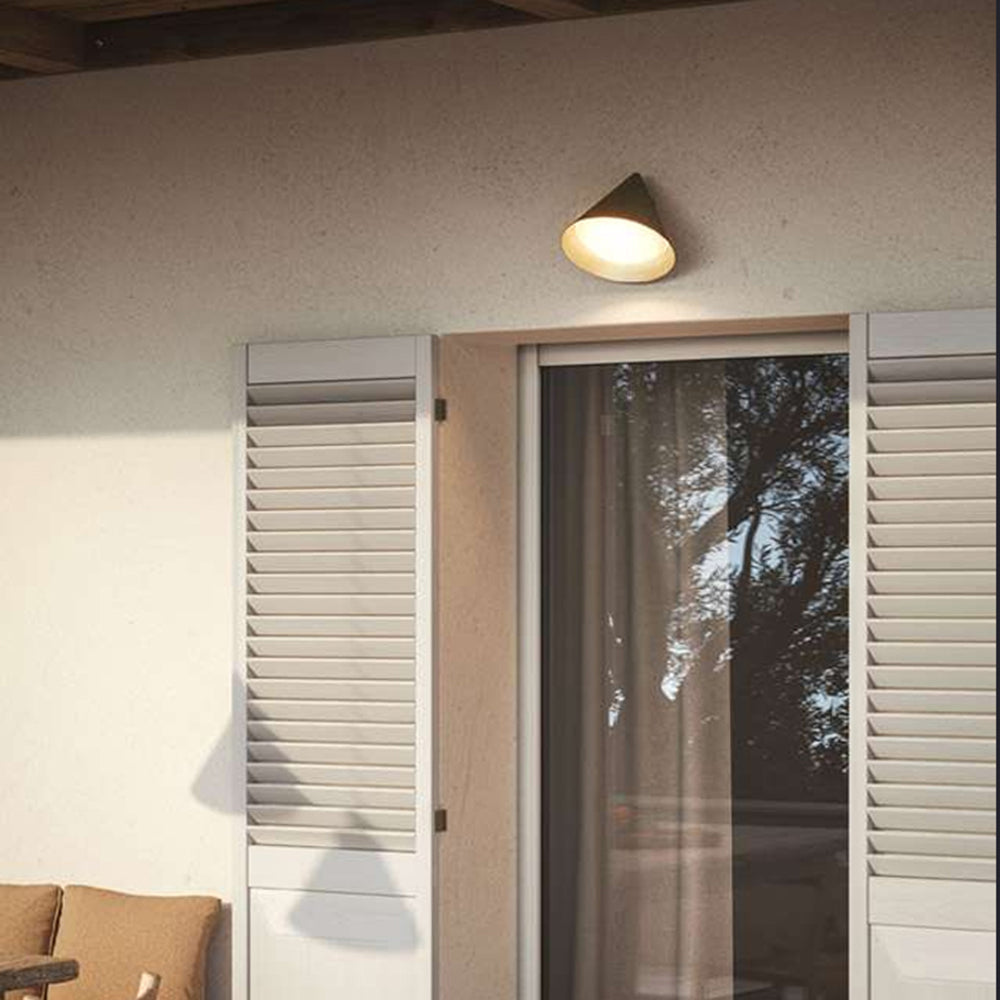 Ray aplică de perete modernă minimalistă conică din metal pentru exterior impermeabil, neagră/aurie