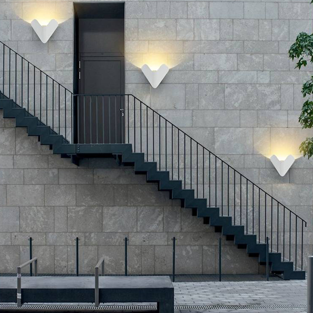 Ray aplică de perete pentru exterior minimalistă triunghi din metal, negru/alb