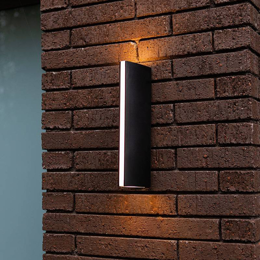 Ray aplică de perete pentru exterior modernă din metal, finisaj negru/silver, în culoare argintie
