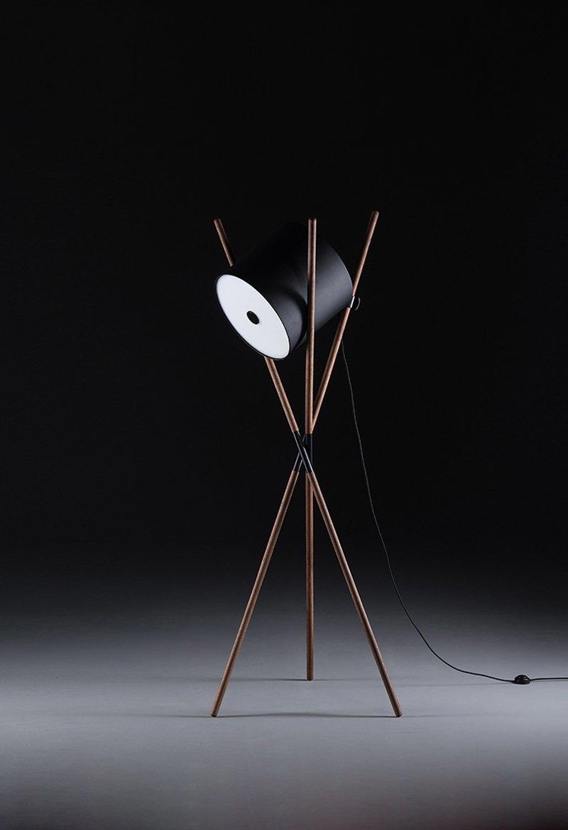 Syloena lampadar contemporan din lemn