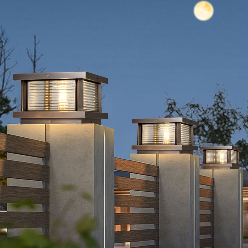 Ray modernă dreptunghiulară din metal pentru exterior cu panou solar, neagră/alamă/bronz