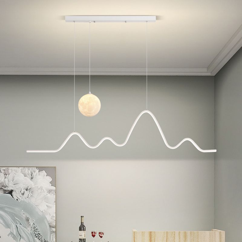 Arisha lampă suspendată minimalistă cu design ondulat din metal, negru/alb/auriu