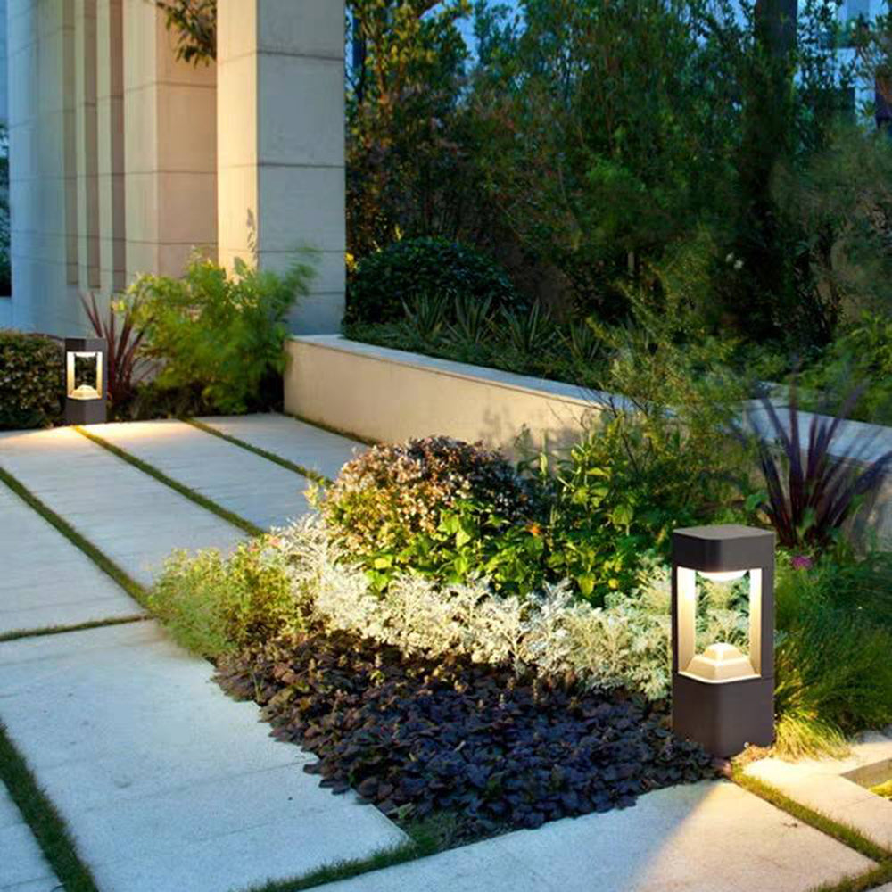 Ray Luminiere contemporană Metalică Triunghiulară cu Goluri pentru Drum exterior, neagră