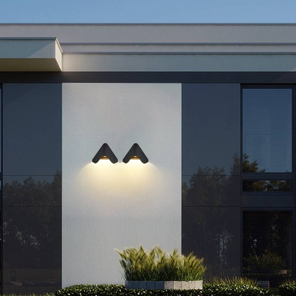 Ray aplică de perete pentru exterior minimalistă triunghi din metal, negru/alb