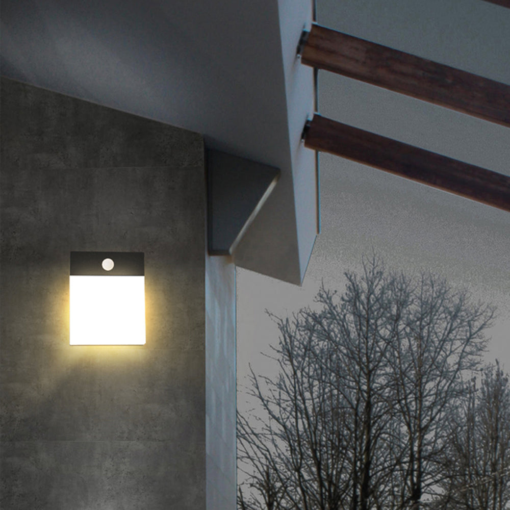 Ray aplică de perete pentru exterior modernă cu senzor, dreptunghiulară din metal, negru/alb