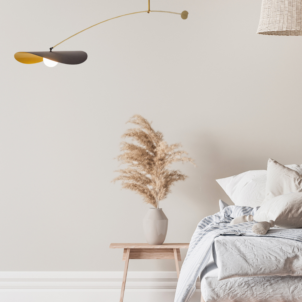 Arisha lampă suspendată minimalistă cu formă de frunză de lotus din metal, negru/auriu