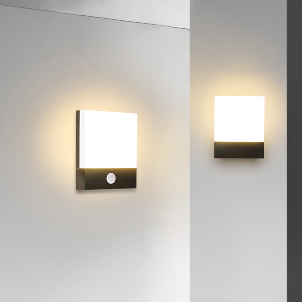 Ray aplică de perete pentru exterior modernă cu senzor, dreptunghiulară din metal, negru/alb