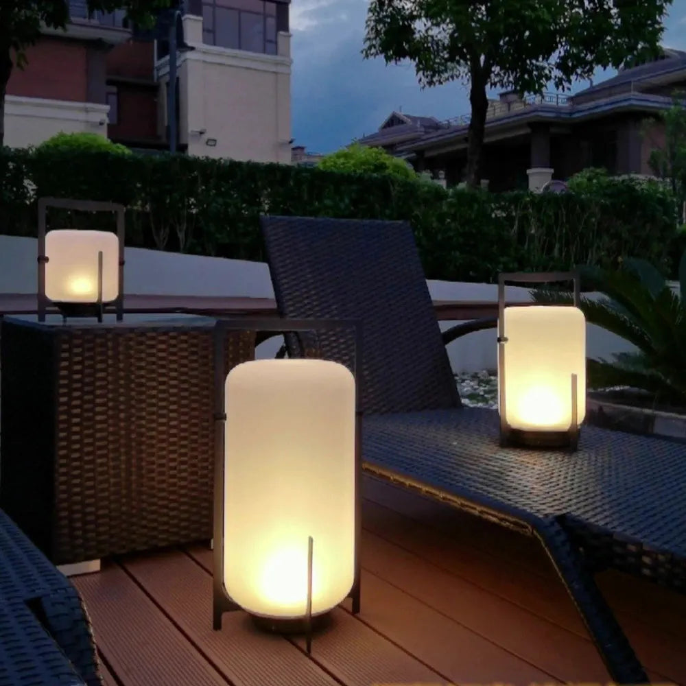 Ray lampadar minimalist din sticlă/acrilic pentru exterior, pe traseu, alb